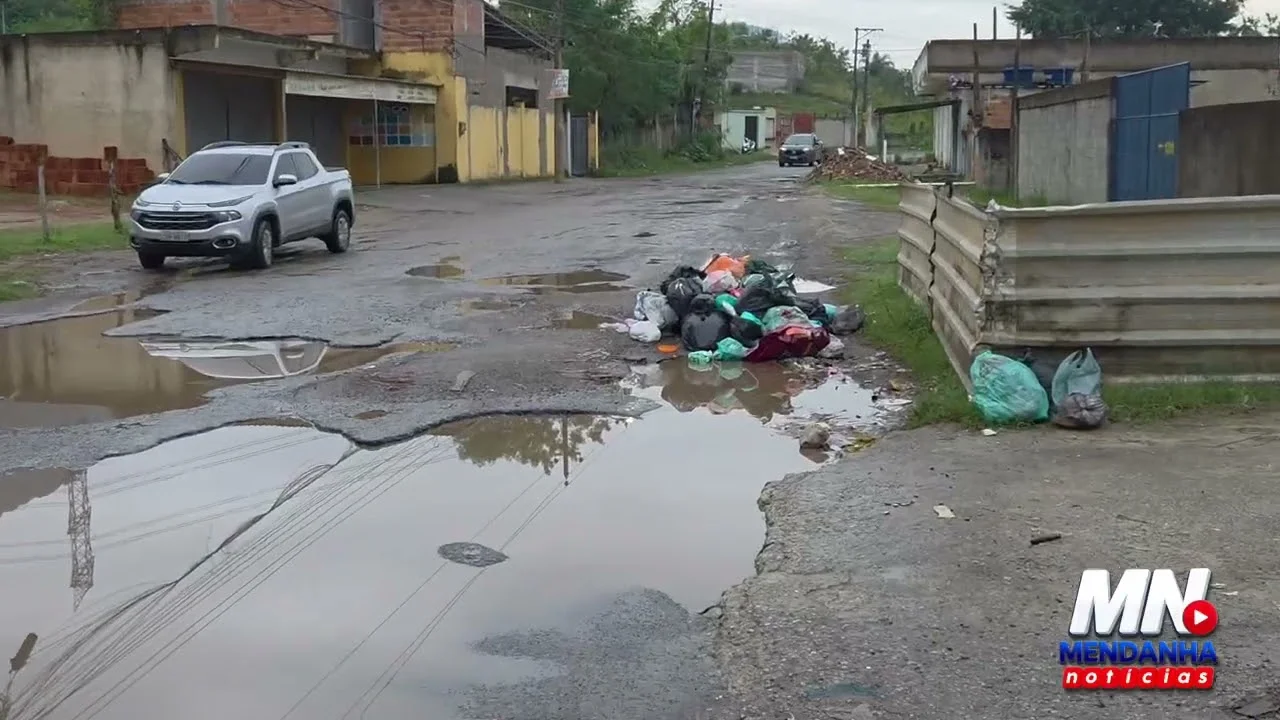 Trabalhadores realizando a URGENTE Operação Tapa Buraco em Campo Grande